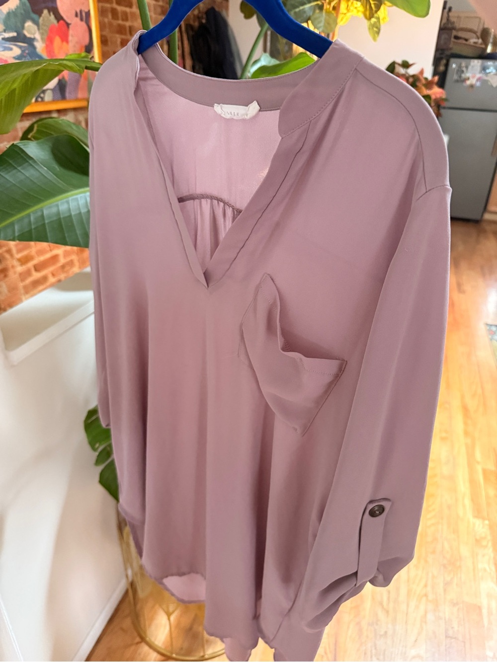 Lush | pale violet V-neck roll-tab sleeve tunic | Like New | Size M